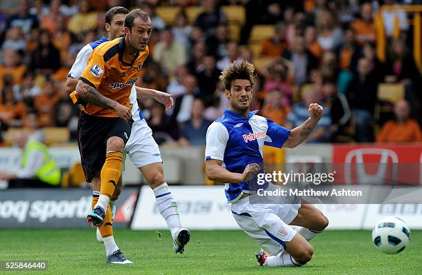 Steven Fletcher of Wolverhampton Wanderers has a shot at goal watched by Aitor Ocio of Athletic Bilbao