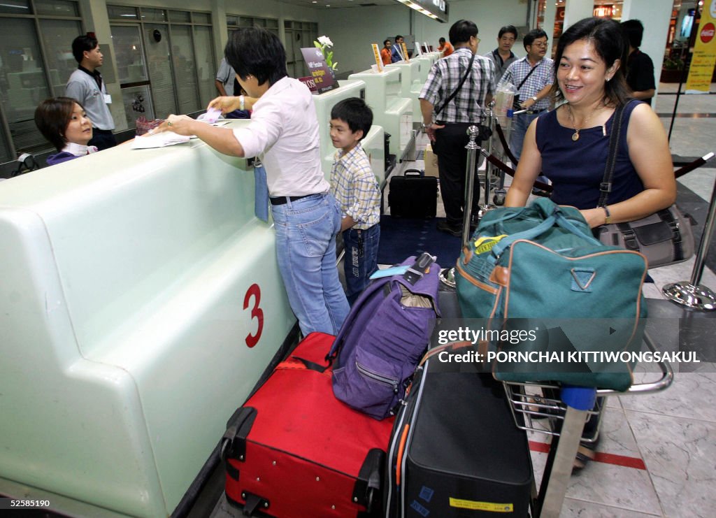 Tourists wait to check-in at Hat Yai air