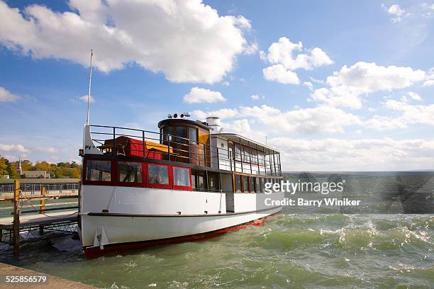 tour boat on finger lakes - 斯加內特爾湖 個照片及圖片檔