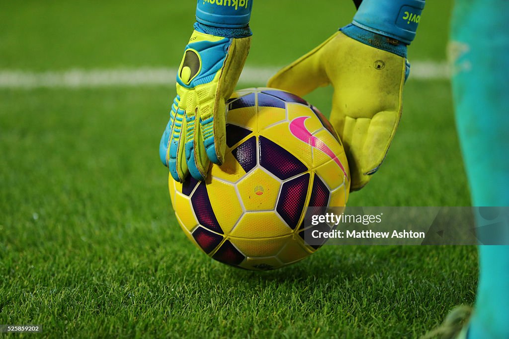 Soccer - Barclays Premier League - Liverpool vs. Hull City