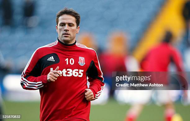 Michael Owen of Stoke City warms up before the game