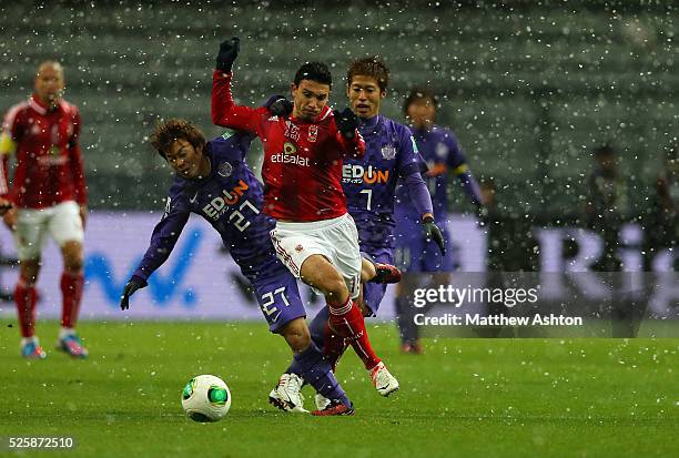 Kohei Shimizu of Sanfrecce Hiroshima, Gedo of Al-Ahly SC and Koji Morisaki of Sanfrecce Hiroshima in the snow