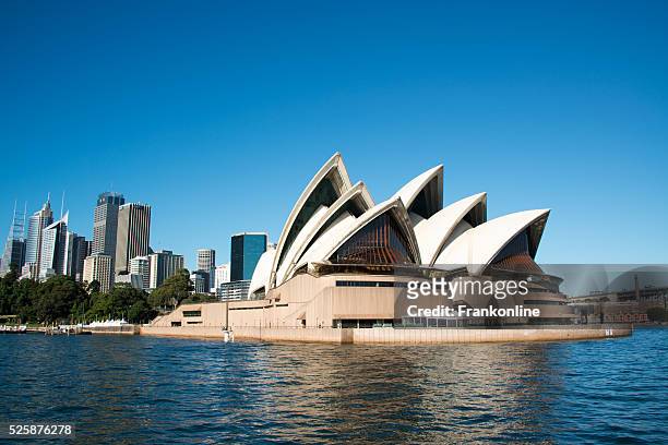 oper von sydney am circular quay, australien - opera stock-fotos und bilder