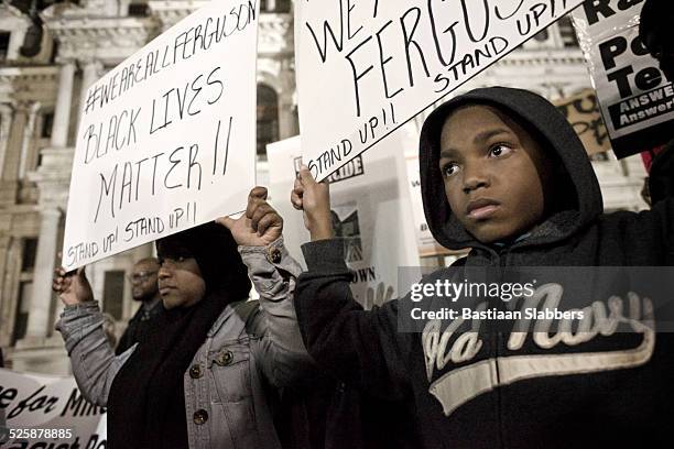 ファーガソン抗議、フィラデルフィアの中心街 - racism ストックフォトと画像