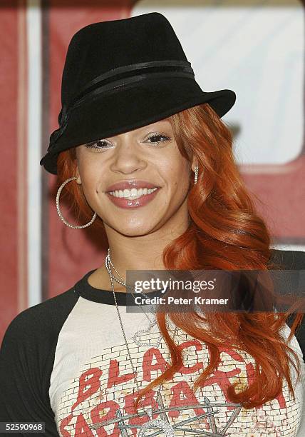 Faith Rapper Faith Evans Meets Fans At J R Music World Photos and Premium High Res ...