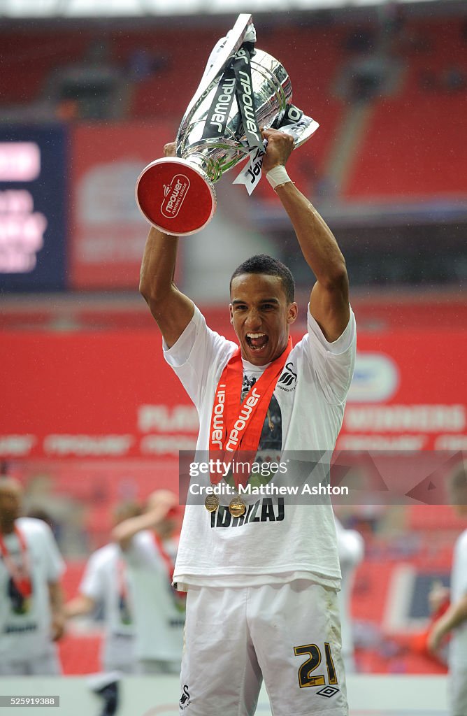 SOCCER - nPower Football League Championship - Reading v Swansea City