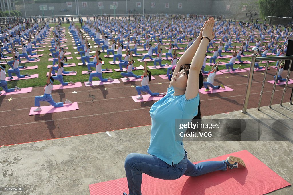 Over One Thousand Primary Students Do Yoga In Jinan
