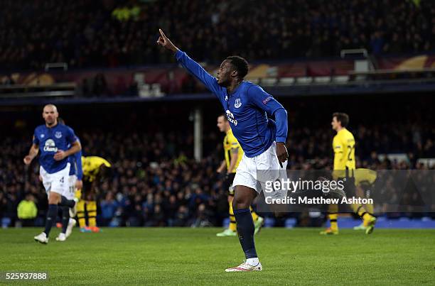 Romelu Lukaku of Everton celebrates scoring his side's second goal