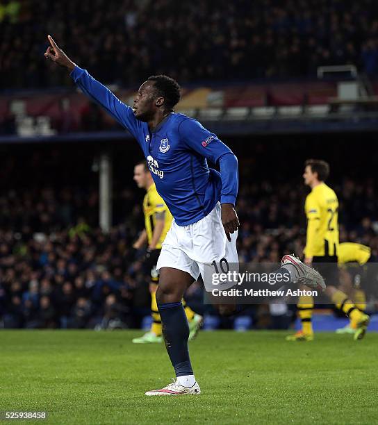 Romelu Lukaku of Everton celebrates scoring his side's second goal