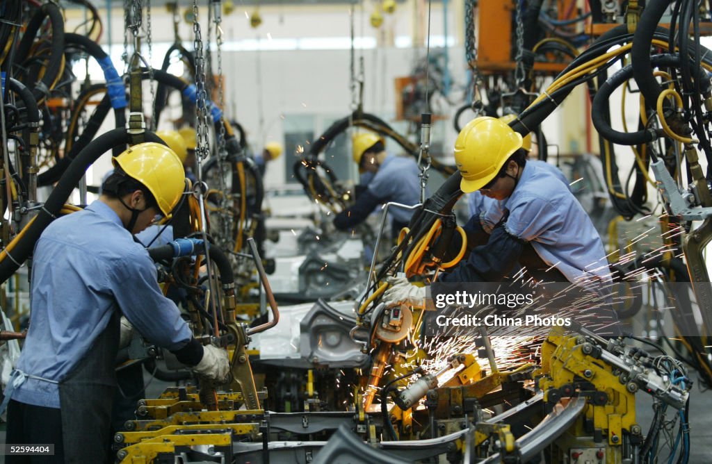 Haikou Factory Produces "Family" Cars As Market Grows