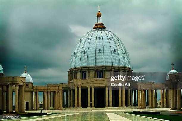 vatican africa (notre dame de la paix) - notre dame de yamoussoukro stockfoto's en -beelden