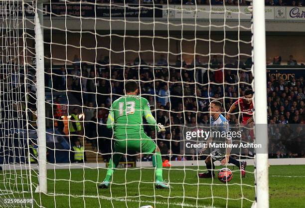 Philippe Coutinho of Liverpool scores a goal to make it 0-1