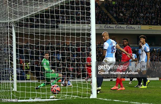 Philippe Coutinho of Liverpool scores a goal to make it 0-1