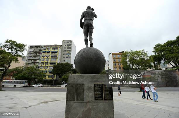 Statue of Hilderaldo Luiz Bellini outside the Estadio Jornalista Mario Filho / Maracana Stadium in Rio de Janeiro, Brazil. Bellini was the captain of...