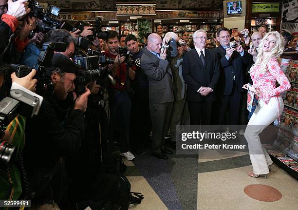 Model Anna Nicole Smith signs autographs at Grand Central Station to kick off the new National Enquirer magazine on April 7, 2005 in New York City.