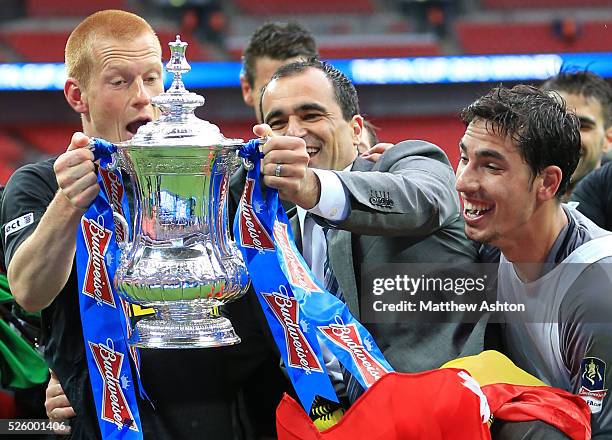 Ben Watson and Joel Robles of Wigan Athletic celebrate with Roberto Martinez manager / head coach of Wigan Athletic and the FA Cup Trophy