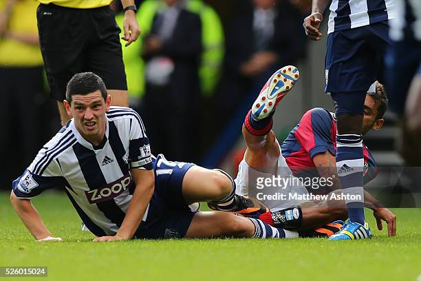 Michele Pazienza of Bologna kicks out at Graham Dorrans of West Bromwich Albion