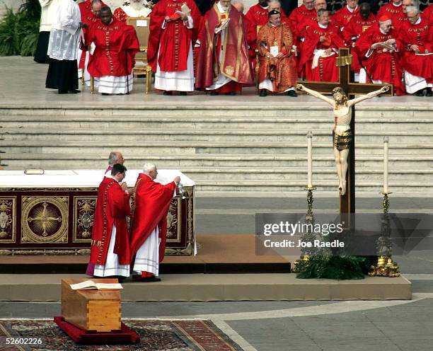 Pope Ratzinger Bless John Paul Ii Blessing Photos and Premium High Res Pictures - Getty Images