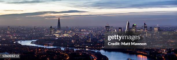 panorama looking west over the city of london england uk - isle of dogs london stock-fotos und bilder