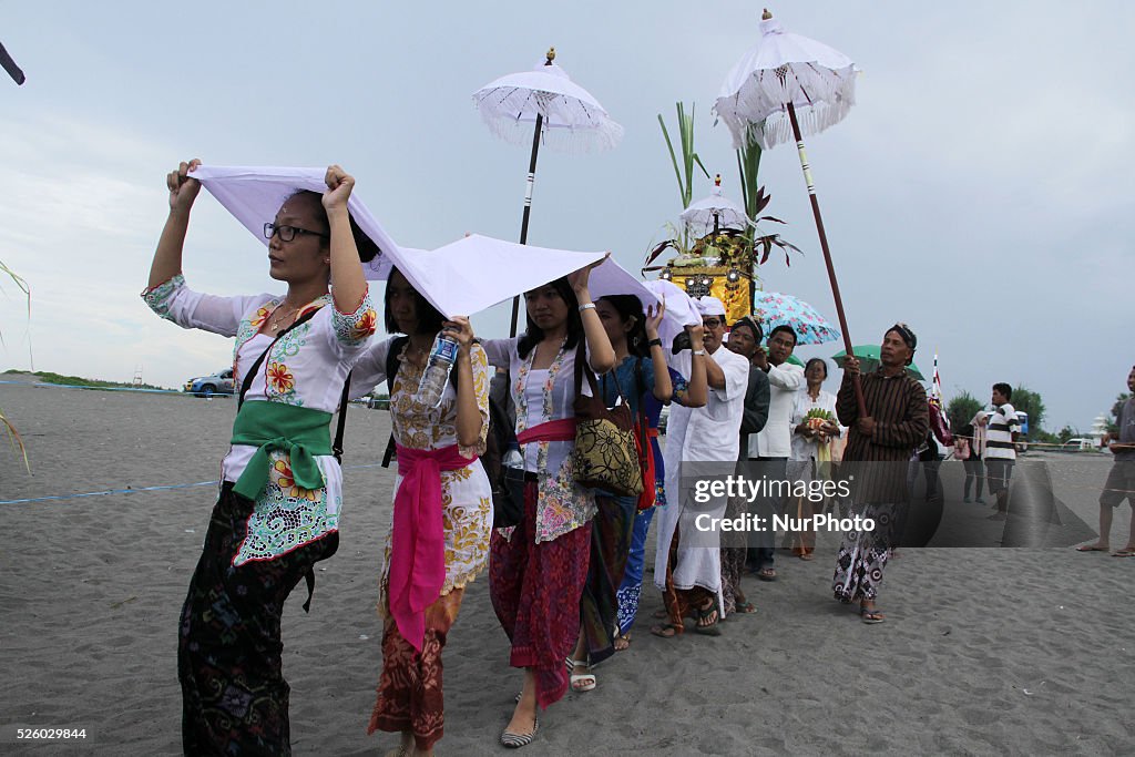 Melasti Ceremony Hindus Indonesia