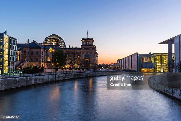 reichstag building berlin, near spree river in a nice sunset - spree rivier stockfoto's en -beelden