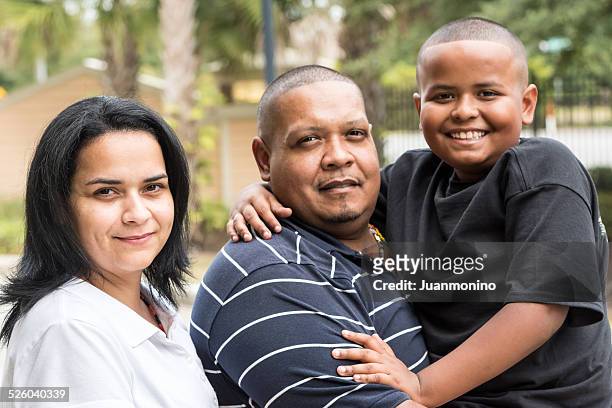 photo of a real hispanic family. - interracial wife fotos stockfoto's en -beelden