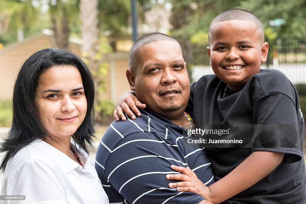 Photo of a real Hispanic family.