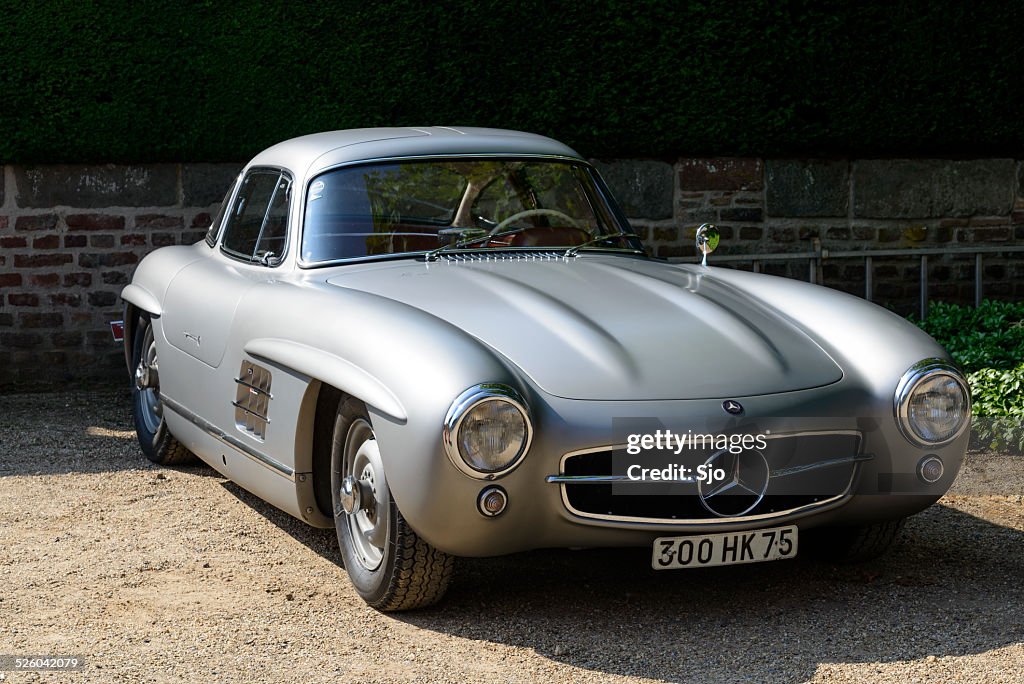 Mercedes-Benz 300SL Gullwing classic sports car front view