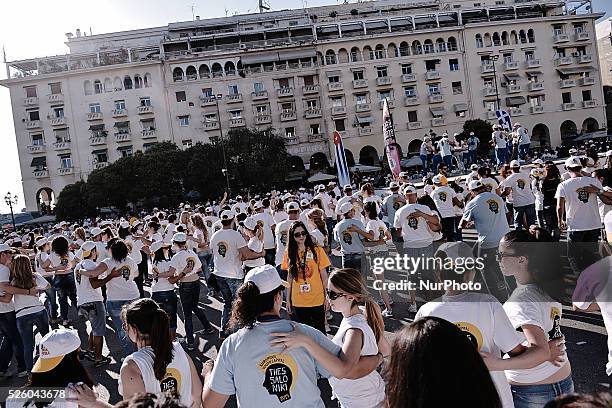 Rueda de casino flash mob held in Thessaloniki in order to break the Guinness World Record. 1092 people danced in Aristotelous square