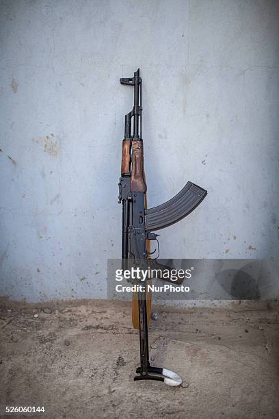 The main weapon of the watchmen is the Russian rifle kalashnikov / Sulaymaniyah / Summer 2013.