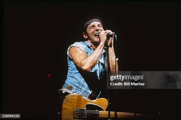 Springsteen 1980 2 155 Bruce Springsteen 1980 Stock Photos, High-Res Pictures, and ...
