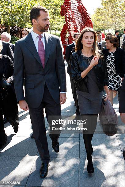 Spanish Crown Prince Felipe of Asturias and his wife Princess Letizia tour Millennium Park in Chicago October 7, 2009.