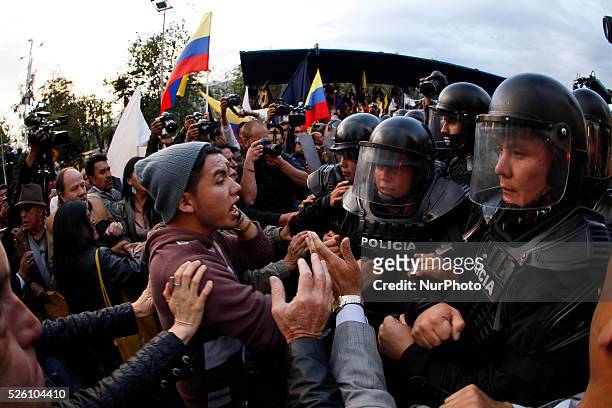 Passive military service, family and opponents of the government of Ecuadorian President Rafael Correa, in protest outside the headquarters of...