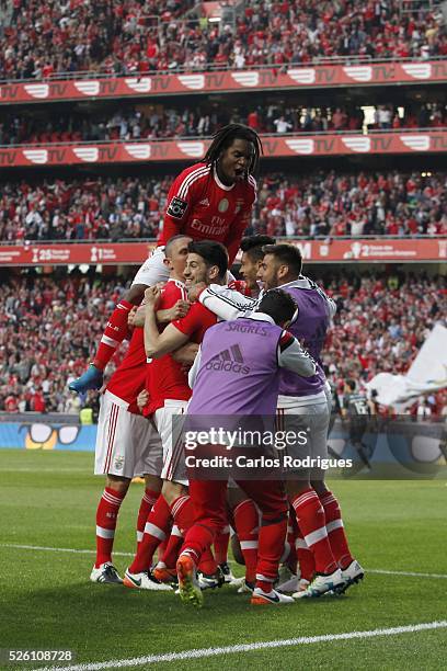 Benfica's players celebrating Benfica's goal scored by Benfica's defender Jardel Vieira during the match between SL Benfica and Vitoria de Guimaraes...