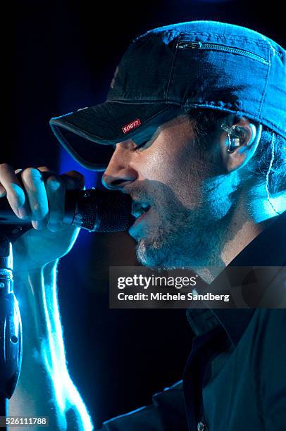 November 10, 2012 ENRIQUE IGLESIAS Performs At Buoniconti Fund To Cure Paralysis.