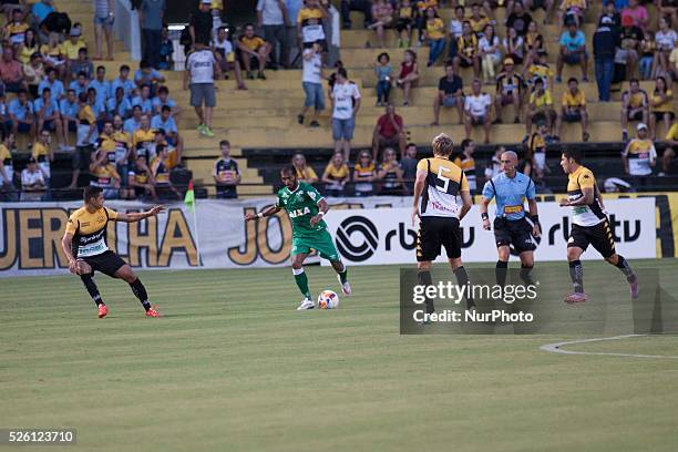 Crici��ma/SC - - Richarlyson da Chapecoense carrega a bola no meio de campo, pela 1�� rodada do turno do hexagonal do Campeonato Catarinense de...