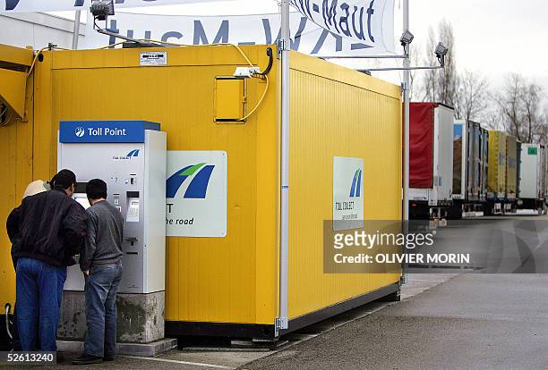 Picture taken 02 January 2005 in Kehl shows truck drivers discovering the new toll collect. Toll charges for heavy trucks went into effect on German...