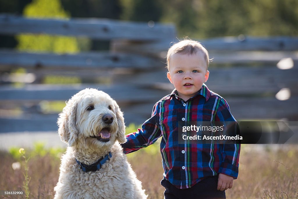 Junge und sein Hund