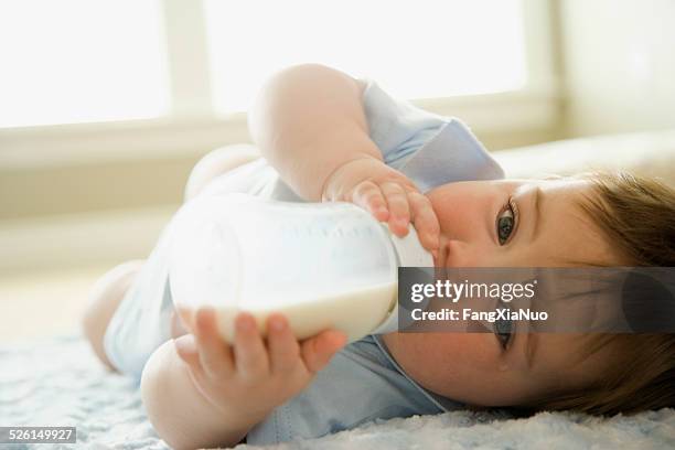 3.692 fotos e imágenes de Bebé Tomando Leche - Getty Images
