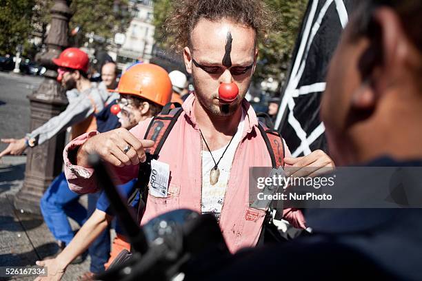 The BAC , the clown activist team from Paris made an action today against the Shale's gas drilling. The police was already at the rendez vous and the...