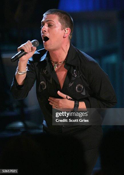 Singer Rob Thomas performs at "Save The Music: A Concert To Benefit The VH1 Save The Music Foundation" at the Beacon Theater April 11, 2005 in New...