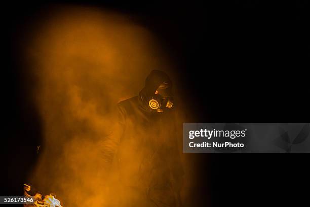 Protests continue in Kiev while the government and opposition discuss the conditions for grant amnesty to prisoners of clashes in recent months....