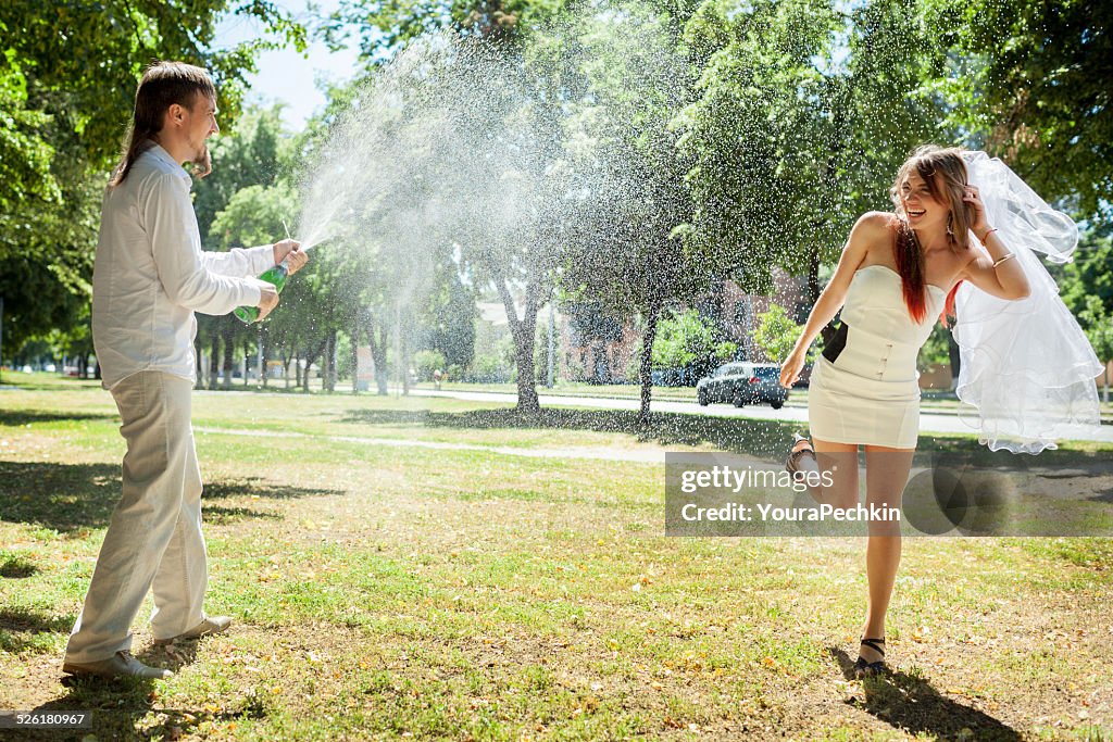 Newlyweds sprinkles champagne