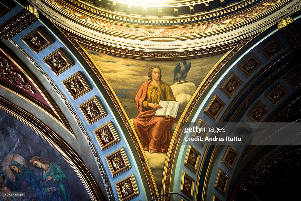 Close-up apse of the Basilica of Santo Domingo