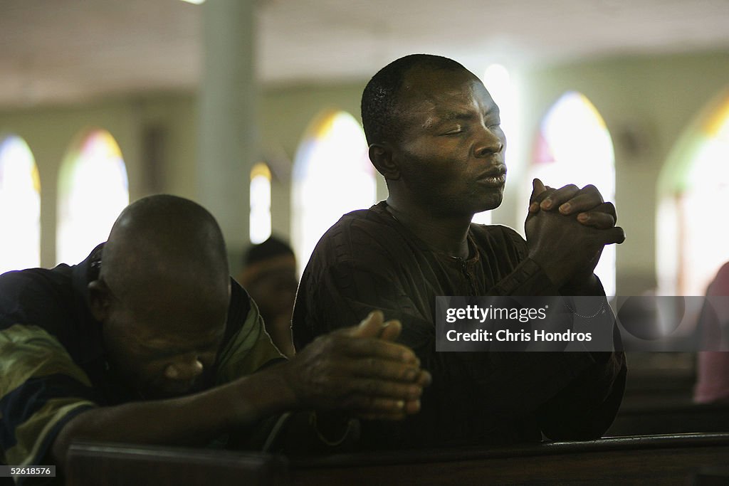 Nigerian Catholics Celebrate Morning Mass in Kano