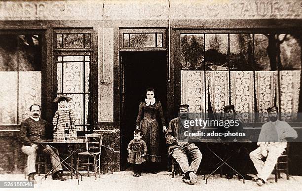 The Ravoux Inn in Auvers-sur-Oise where Vincent Van Gogh setted in. Seated on left, Arthur Gustave Ravoux close to his daughter Germaine. In front of...