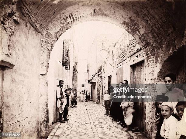 Street of the jewish area in Tunis . Ca. 1880.