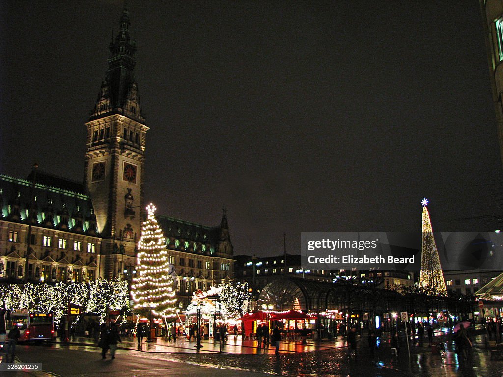 Christmas Market at Hamburg Rathaus