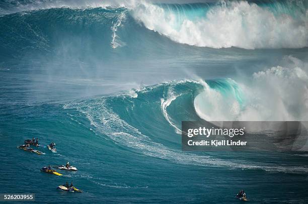 big wave surfing double - big wave surfing 個照片及圖片檔