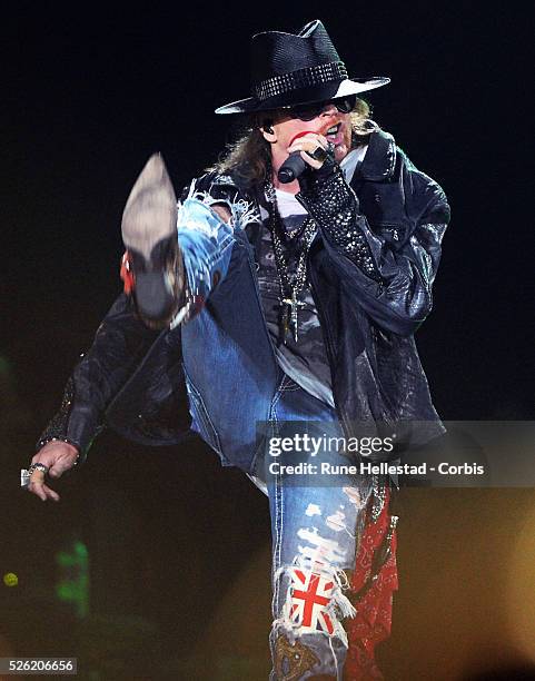 162 Guns N Roses Perform At O2 Arena In London Stock Photos, High-Res ...